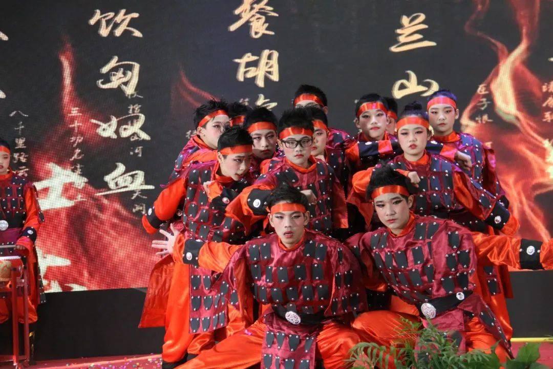 记者:曼联在一场闭门热身赛不敌英超排名第19的伯恩利